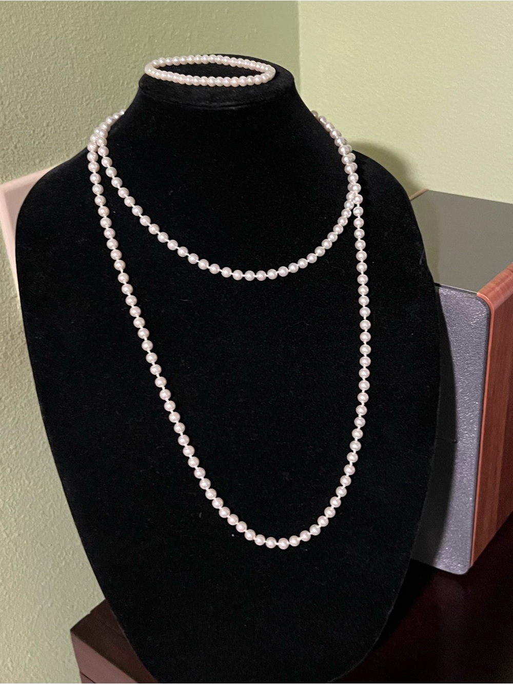 Classic White Pearl Necklace and Bracelet Set